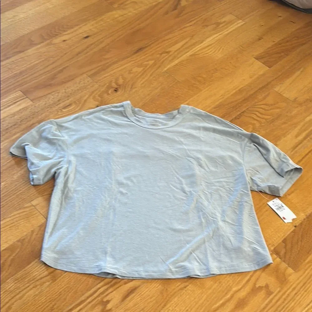 Light Gray Cropped Performance T-Shirt for Girls (Size L) NWT